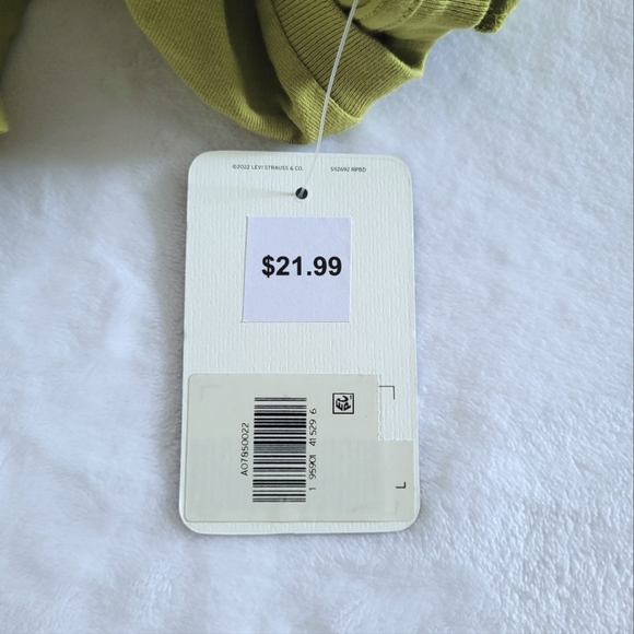 Levi's Butterflies🦋 Graphic Tee👕 - NWT - Picture 15 of 15